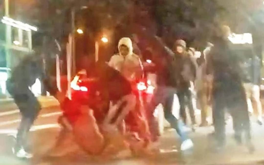 Strava i užas: Huligani pretukli dječaka u Mostaru, nosio majicu s obilježjima Zrinjskog [VIDEO]