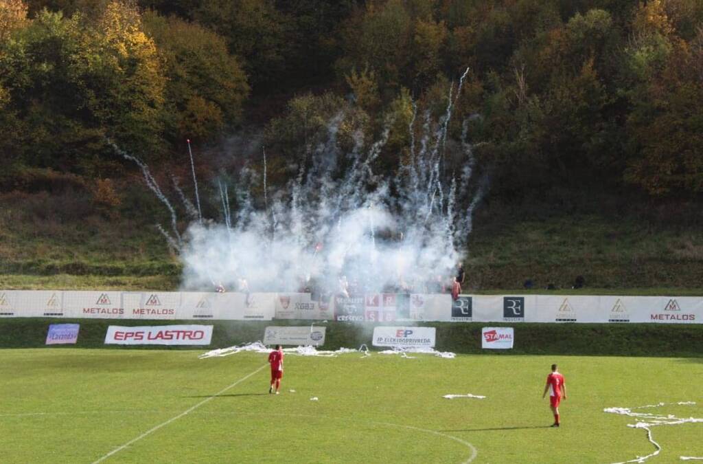 Može u Bosni sve: Nogometni klub istjeran sa stadiona zbog svadbe?