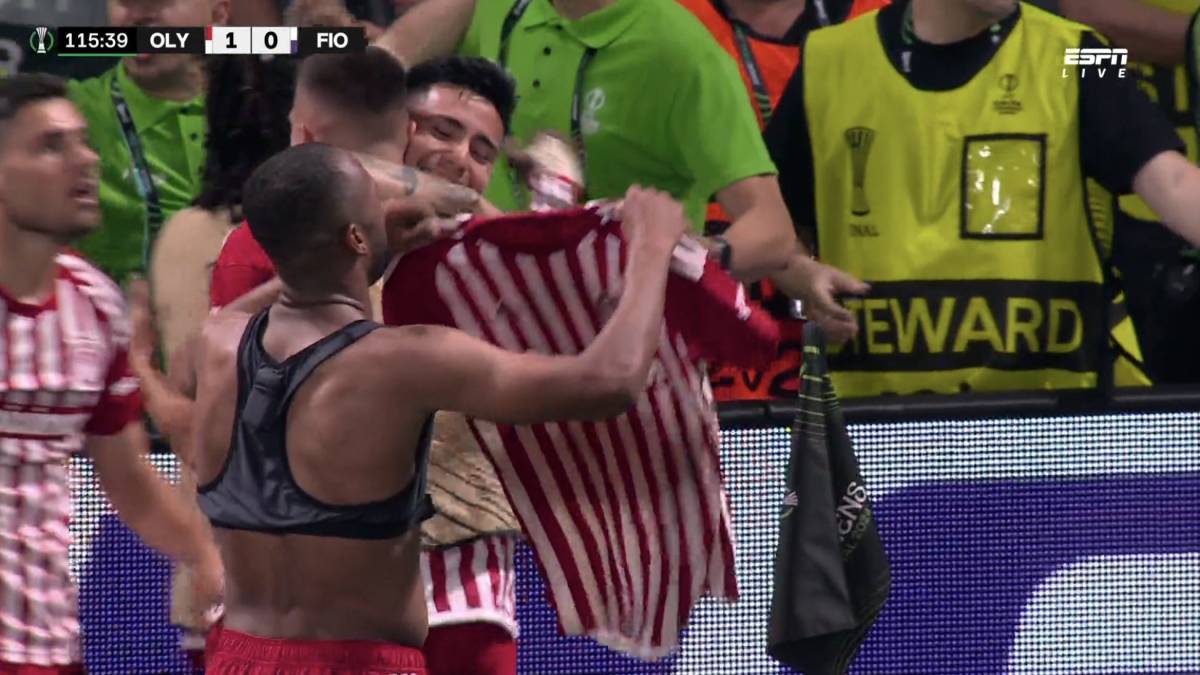 El Khabi ulazi u grčku mitologiju! Olympiakos podigao trofej Konferencijske lige!