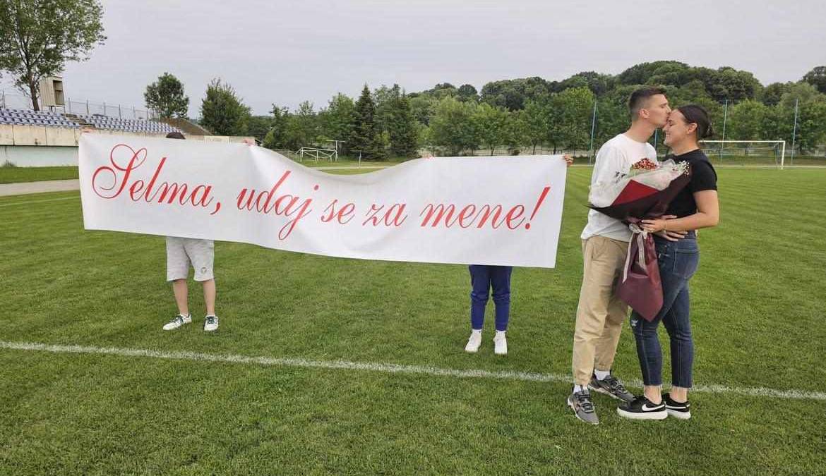 Romantična prosidba pred utakmicu Prve lige FBiH: Mlada bh. trenerica rekla je “DA”