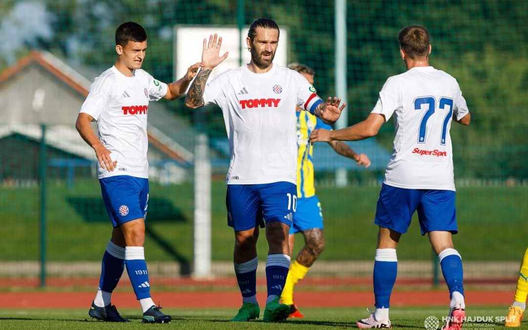 Livaja uhvatio za vrat igrača Fenera, Mourinho utrčao u teren