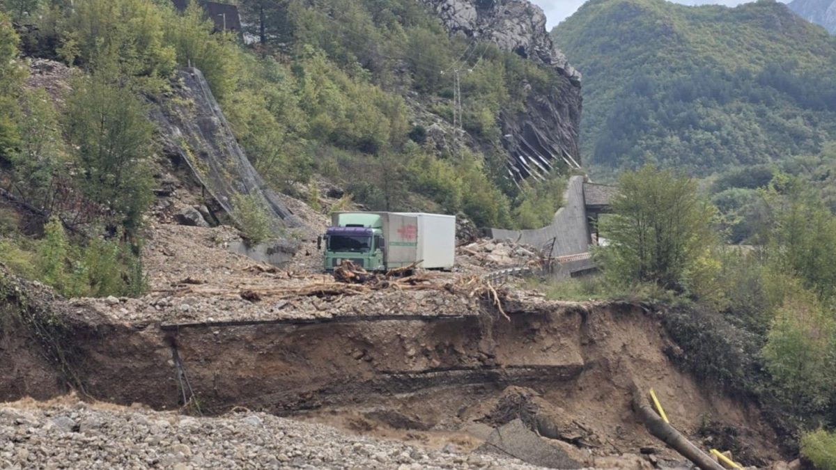 Strava u Jablanici: Otac i sin spasili 10 ljudi iz poplava, a onda je bujica povukla i sina