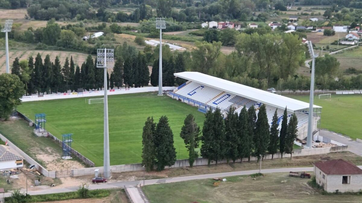 GOŠK se pohvalio renoviranim stadionom, pomogao i Željezničar (FOTO)