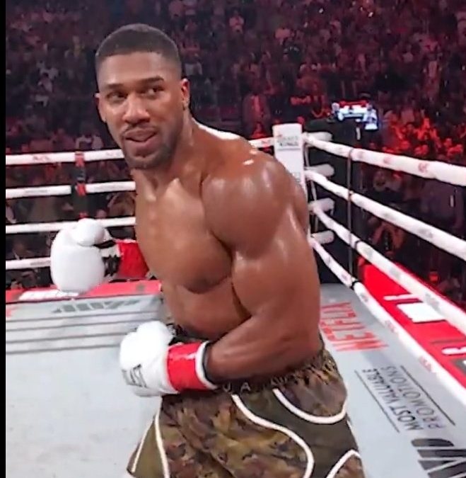 Jake Paul dobio ozbiljan degenek od Joshue, ‘popio’ i nokaut!