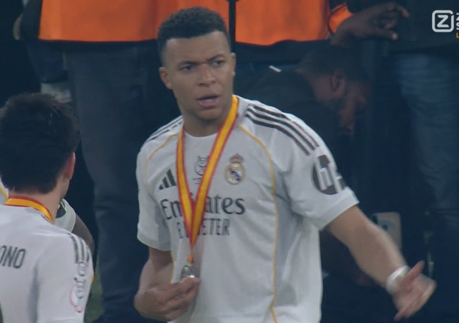 Mbappe spriječio suigrače da naprave špalir Barceloni nakon Superkupa