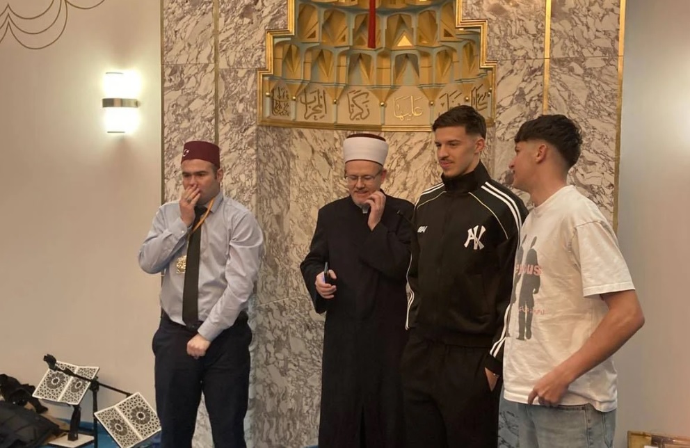 Muharemović i Malić obradovali džematlije u džamiji Cvijet Srebrenice