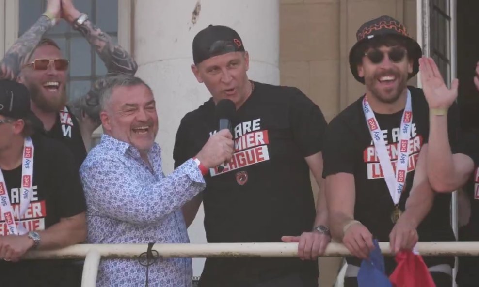 Pogledajte trenutak kad je Jakirović izazvao delirij u Hullu: ‘Imao sam samo jedan zadatak, nisam ga ispunio’